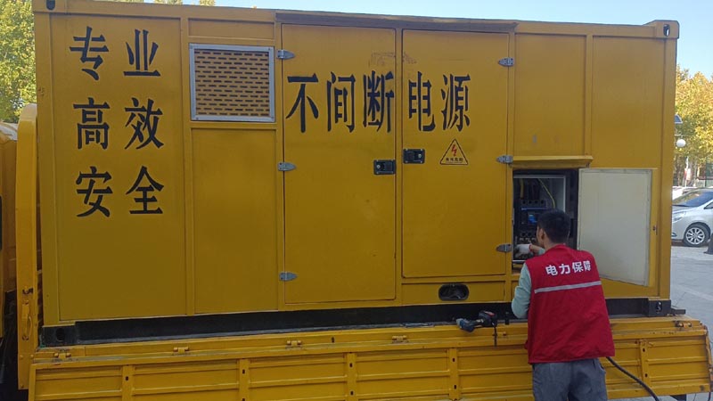 全南柴油发电机组和UPS电源配合使用时，如何避免切换过程中的电力中断？